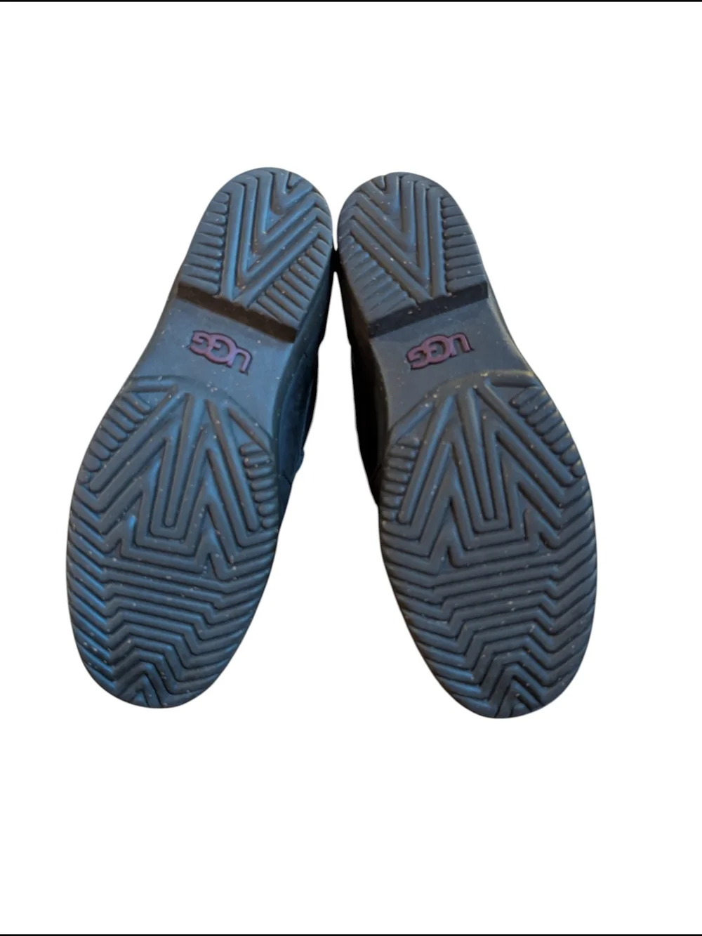 UGG 
